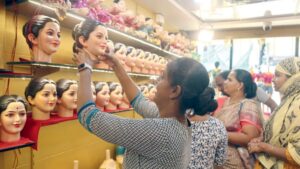 Ganeshotsav Shopping Frenzy: Pune Markets Buzz With Activity For Gauri Pujan 