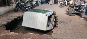 Pune News: Truck Falls Into Pit At Samadhan Chowk Near City Post; Fire Brigade Responds