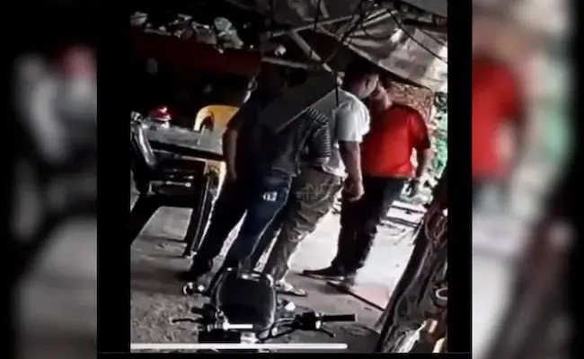 Mumbai Police Officers Suspended After Viral CCTV Footage Allegedly Shows Them Planting Drugs on Man