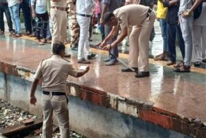 Mumbai News: Gunfire at Badlapur Railway Station Leaves One Injured; Shooter Arrested Amidst Panic