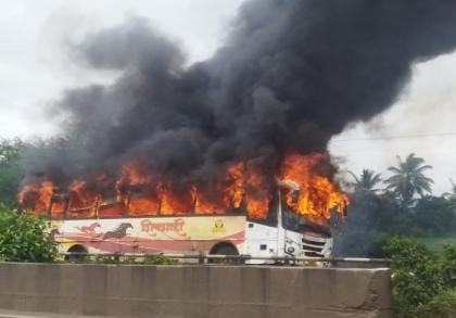 VIDEO: Shivshahi Bus Catches Fire on Pune-Satara Highway, Passengers Escape Unharmed