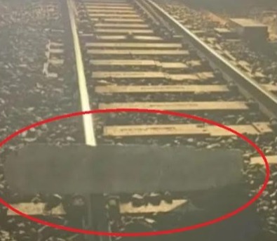 Cement blocks placed on railway tracks in Solapur, major tragedy averted