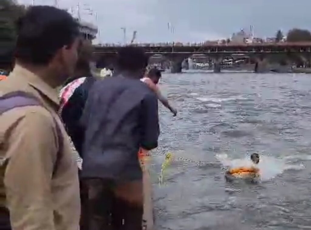 Pune Fire Brigade Rescues Man From Drowning In River