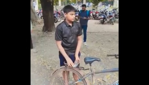 15-Year-Old Schoolboy Rides 58 KM on Bicycle to Watch Virat Kohli Bat in Kanpur Test vs Bangladesh
