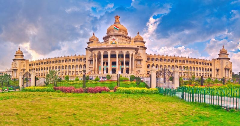 Featured-image-The-Vidhana-Soudha-in-Bangalore
