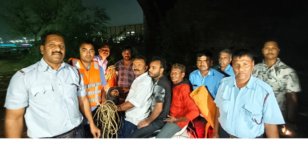 Pune: Young Man Rescued After Falling Into River At Midnight; Fire Brigade's Quick Action Saves Life
