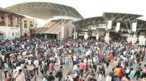 Train Tickets Sold Out for Festive Season? Commuters Turn to Costly Alternatives as Dussehra, Diwali Near