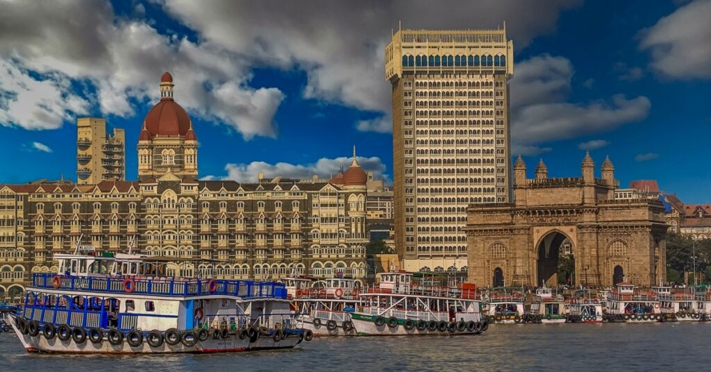 'AMCHI MUMBAI': Viral Post Sparks Love for the City, as Visitors Share Heartwarming Stories of Kind Strangers