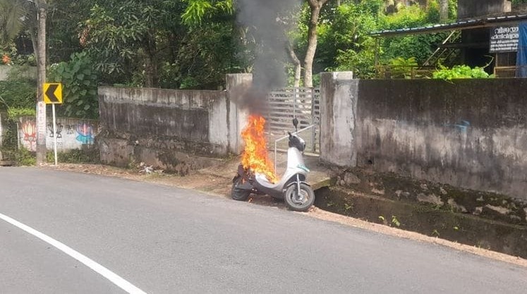 OLA Electric Scooter Bursts into Flames, Raising Safety Concerns as Students Narrowly Escape Injury