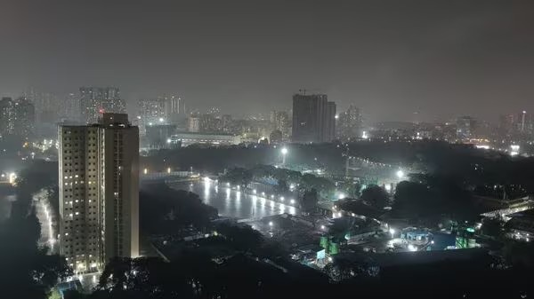 Mumbai Braces for Heavy Rain and Thunderstorms; Yellow Alert Issued Amid Disruptions, More Rain Expected Across Maharashtra
