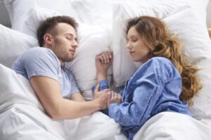 Why 'Sleep Divorce' is Gaining Popularity Among Couples Traveling Together.