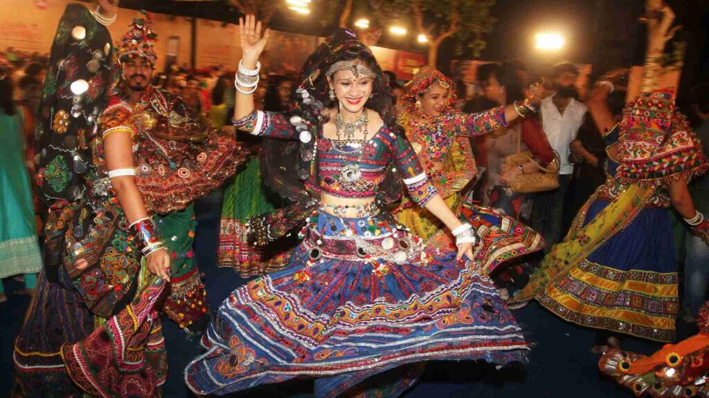 Navratri 2024: Pune’s Garba Enthusiasts Prepare for Nine Days of Dance, Culture, and Local Business Support"