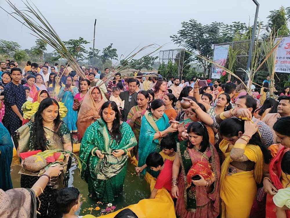 Pune: Over 2,000 Residents Celebrate Chhath Puja at Rohan Abhilasha, Nurturing Community Bonding and Tradition