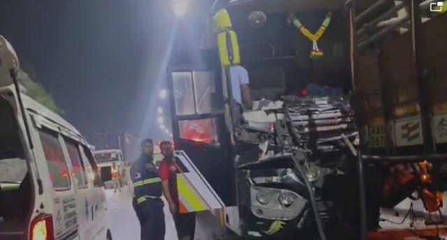 Bus Carrying 38 Passengers Crashes Into Truck on Mumbai-Pune Expressway, 26 injured