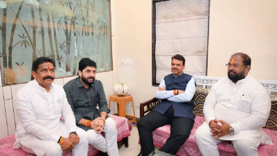 Devendra Fadnavis Reaches Out To Disappointed BJP Leaders In Pune