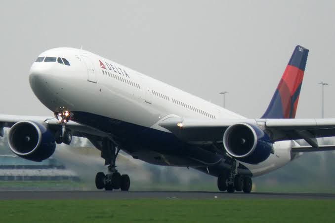 How a Woman Managed to Board Delta Flight to Paris Without a Boarding Pass