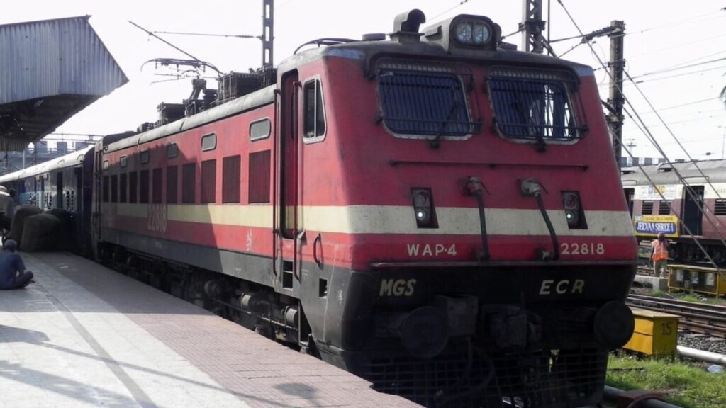 Poorva Express Catering Violation LPG Cylinders Found in Pantry Car During Inspection