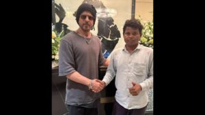 Shah Rukh Khan Finally Connects with Fan from Jharkhand Who Camped Outside Mannat for 95 Days