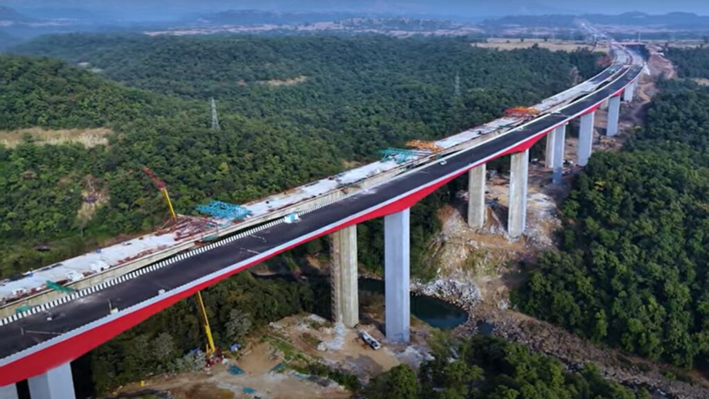 Watch Video of Maharashtra's Tallest and Most Challenging Valley Bridge A Landmark on the Samruddhi Expressway