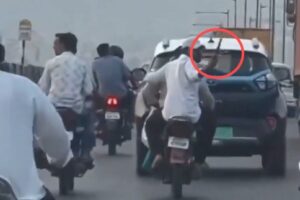 Pune Stunned: Youths Display Gun on Busy Road, Intimidate Commuters – Video Sparks Outrage