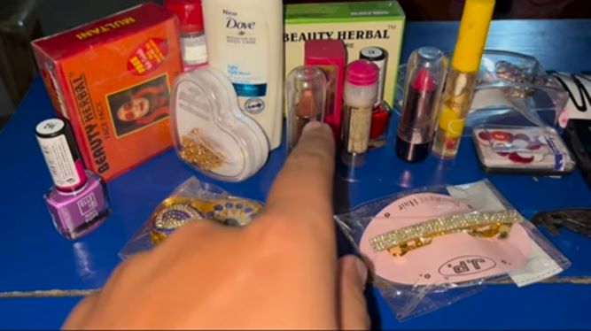 Husband’s Heartfelt ‘Desi’ Gift for Wife Goes Viral: Lipstick, Herbal Multani Mitti Pack, and More
