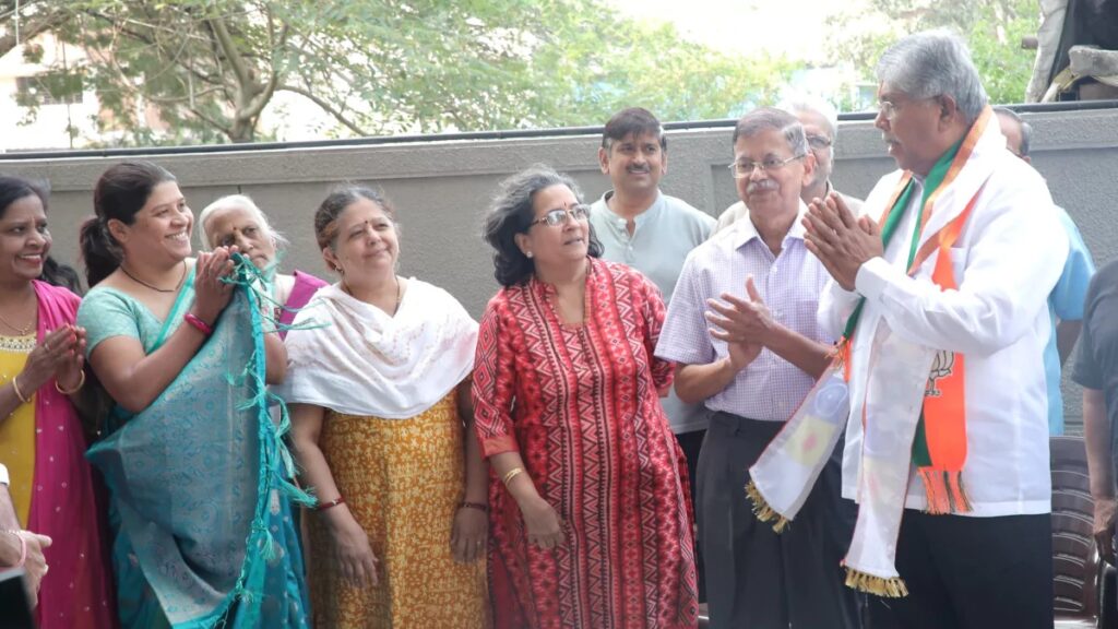 Pune: Chandrakant Patil's Door-to-Door Campaign Gains Strong Support in Kothrud Ahead of Elections