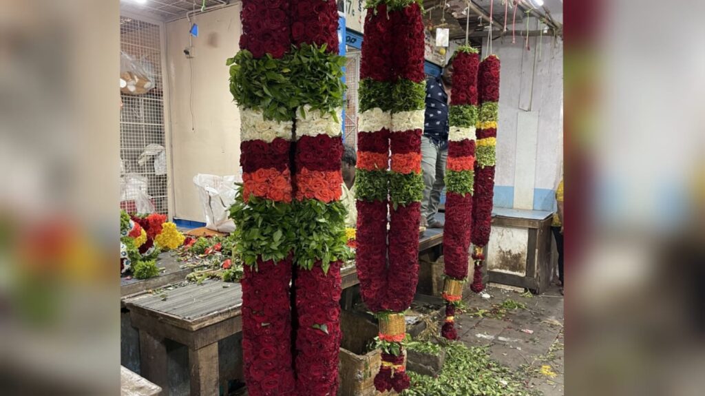 Election Fever Boosts Flower Business: 200kg Garlands Become The New Norm 