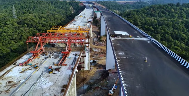 Watch Video of Maharashtra's Tallest and Most Challenging Valley Bridge: A Landmark on the Samruddhi Expressway