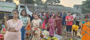 Pune: Devotees Celebrate Chhath Puja At Undri's Wadachiwadi Lake With Offering Prayers To Sun 