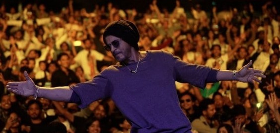 Shah Rukh Khan Rings in 59th Birthday with Fans: 'King is Coming,' Says SRK; Dances to Iconic Hits