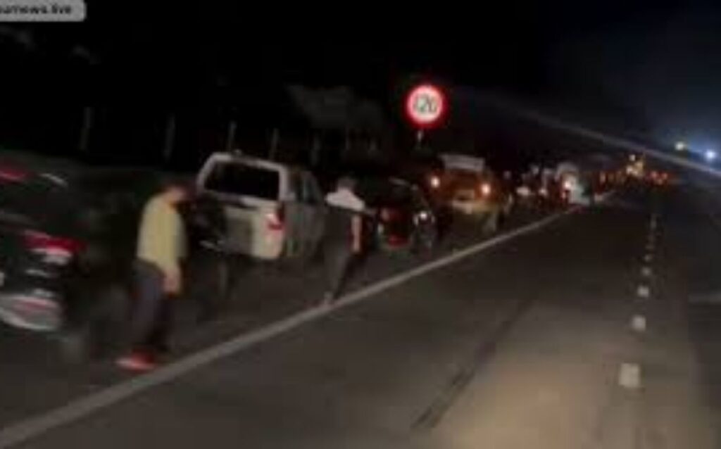 Fallen Iron Board on Mumbai-Nagpur Highway Causes Punctures to Over 50 Vehicles