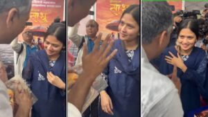 Gautami Patil Her Humble Gesture with Chhatrapati Shivaji Maharaj's Book Goes Viral in Pune