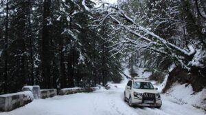 How to Navigate Snowy Roads in Himachal Pradesh5 Key Safety Tips