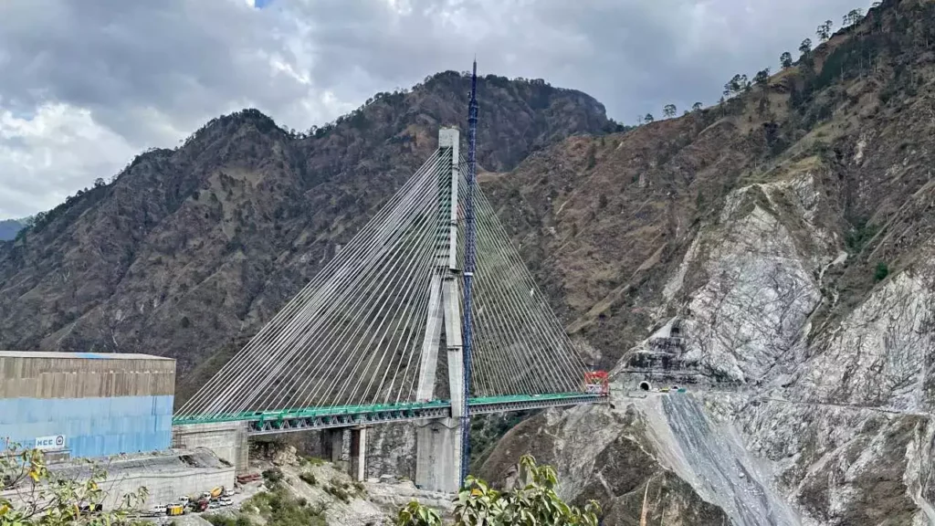 Railways Successfully Conducts Trial Run on India’s First Cable-Stayed Rail Bridge in J&K; Ashwini Vaishnaw Shares Video