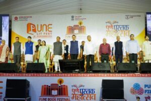 CM Fadnavis Pledges to Accelerate Pune’s Development Agenda During Book Festival Visit