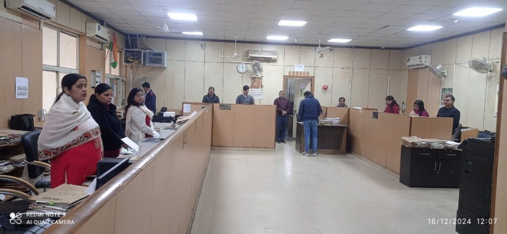 Watch | CEO Punishes Staff for Ignoring Elderly Man: Officials Made to Stand for 20 Minutes