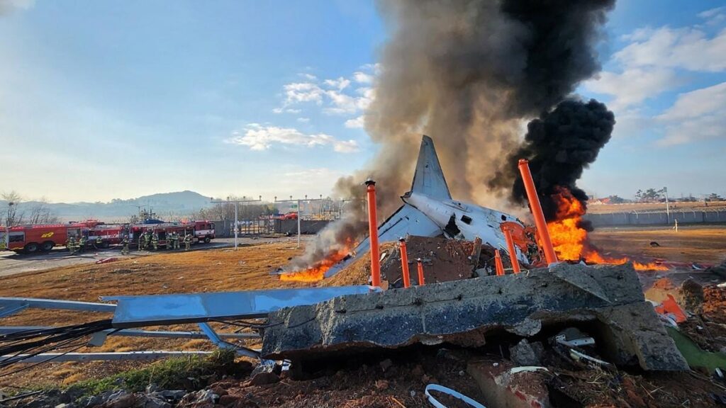 South Korea Plane Crash: 62 Dead as Jeju Air Flight's Landing Gear Fails | Video
