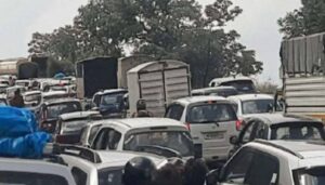 Traffic Chaos on Pune-Satara Road: Long Queues and Frustration Ahead of Holidays