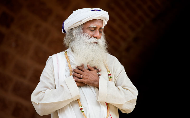 This 10-second Habit from Sadhguru Will Change How You Eat Forever!