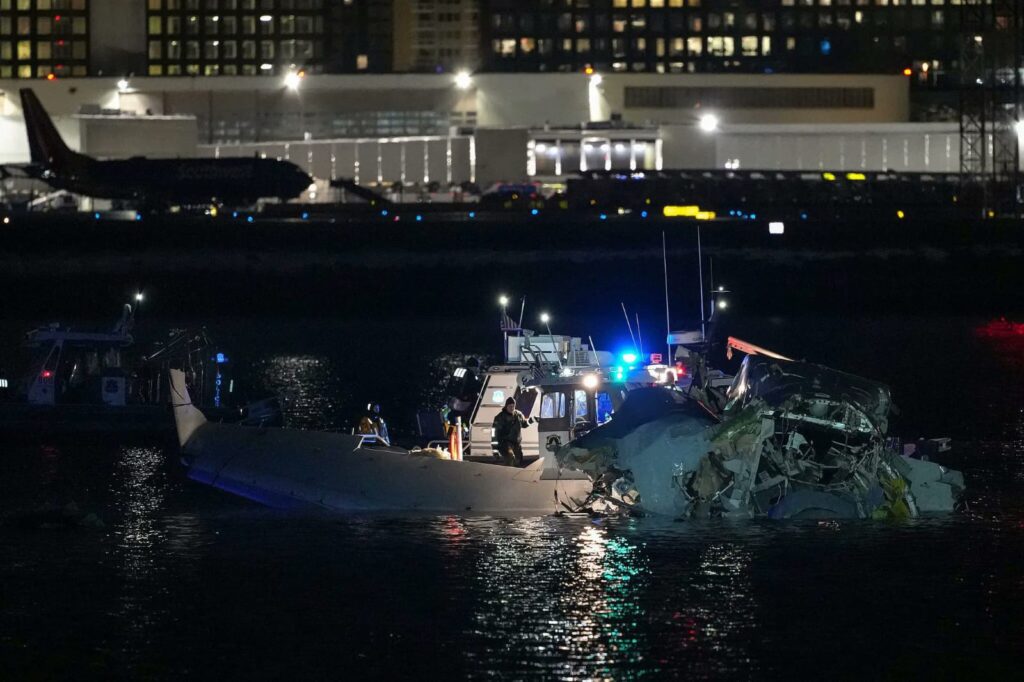 American Airlines Jet Collides With Military Helicopter Near Reagan Airport, Search For Survivors Underway