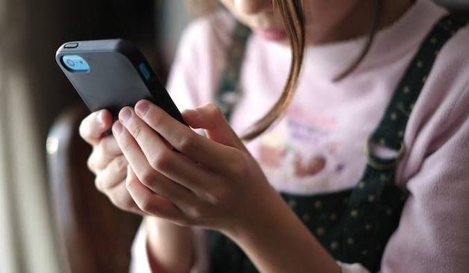 Gujarat to issue regulations on smartphone and social media usage for children