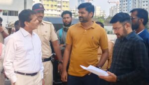 Pune PMRDA Commissioner Dr. Yogesh Mhase Interacts With Homeowners, Addresses Housing Project Issues