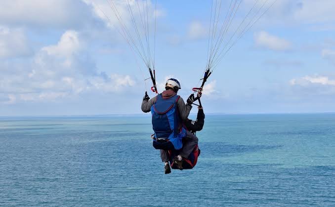 Pune Woman and Pilot Killed in Paragliding Mishap in Goa