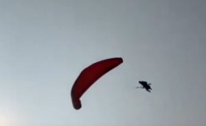 Tragic Death of 27-Year-Old Woman While Paragliding in Goa, Video of Incident Goes Viral.