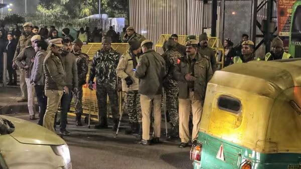 Drunk Bengaluru Woman Faces Off with Security on New Year's Eve; Video Sparks Outrage