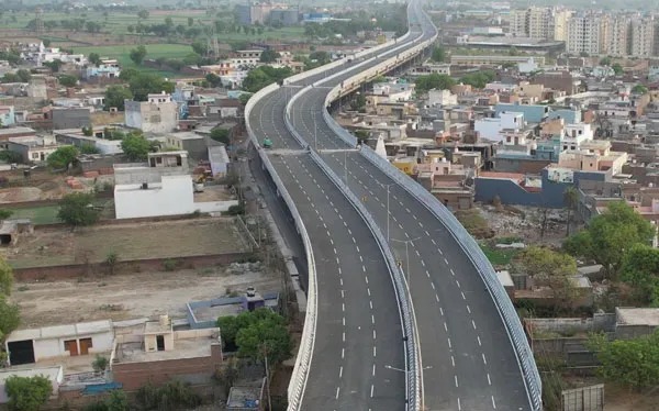 Pune-Bengaluru Expressway: 700 km Long, ₹50,000 Crore Project to Cut Travel Time from 15 Hours to 7 Hours by 2028