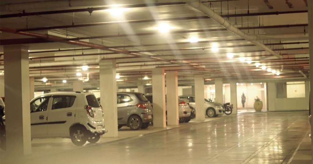 Maharashtra Car Buyers May Soon Require ‘Parking Area’ Certificate to Register New Vehicle