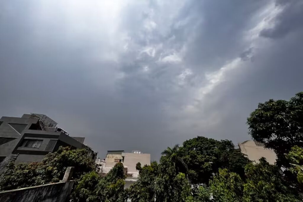 Pune Weather Update: Cloudy Skies and Varied Temperatures Predicted Over Next 7 Days