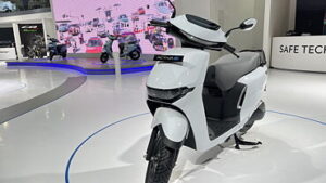activa-e-right-front-three-quarter-2