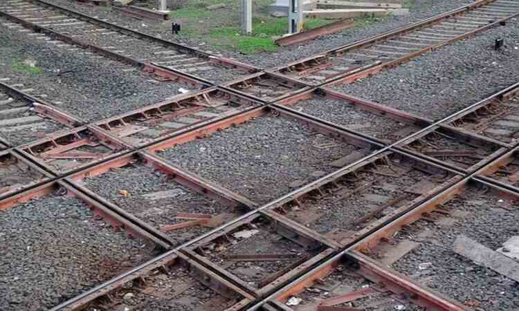 Diamond Crossing: The Unique Spot Where Trains Converge From All Four Directions in This City 
